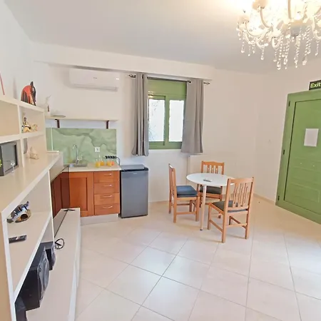 Okeanis & Adults Only * Katelios